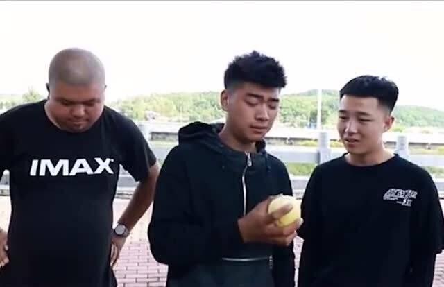 吃瓜的小混混,揭秘吃瓜小混混的江湖生活  第1张