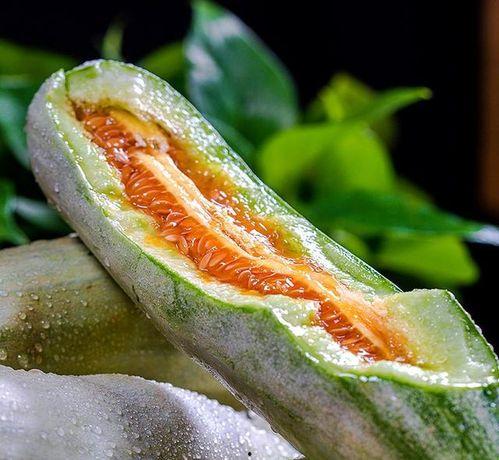 小伙吃脆瓜视频,小伙挑战美味脆瓜，网友直呼过瘾！  第1张