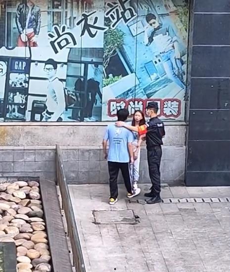 重庆情侣吃瓜事件  第3张