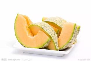 军训吃哈密瓜,哈密瓜助力战士们解暑提神  第1张