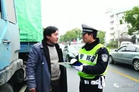 苏州交警吃瓜群众,一场意外引发的全民热议  第3张