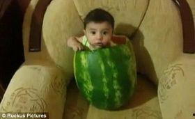 吃瓜的时候视频  第1张