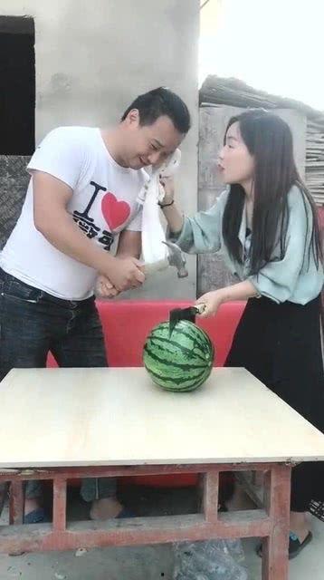 搞笑吃瓜生活视频,笑料百出！搞笑吃瓜生活视频大盘点  第2张